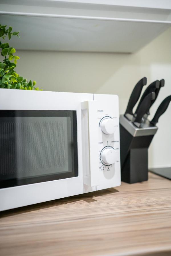 Bv Spacious 1-Bedroom Apartment Close To Town Center - Sleeps 6 Bradford  Exterior foto