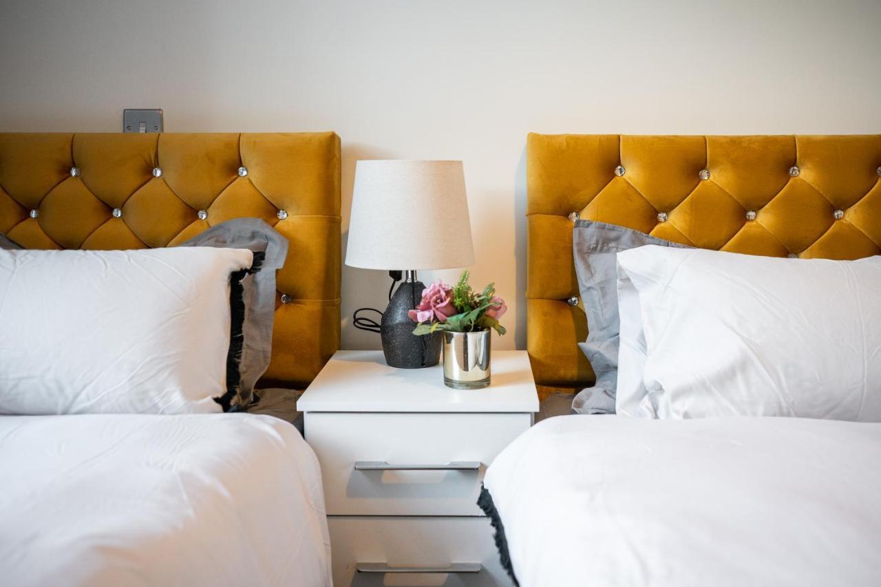 Bv Spacious 1-Bedroom Apartment Close To Town Center - Sleeps 6 Bradford  Exterior foto