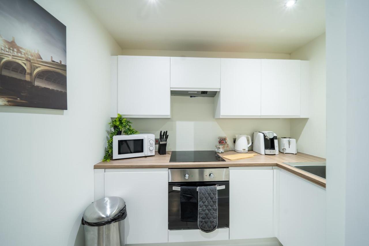 Bv Spacious 1-Bedroom Apartment Close To Town Center - Sleeps 6 Bradford  Exterior foto